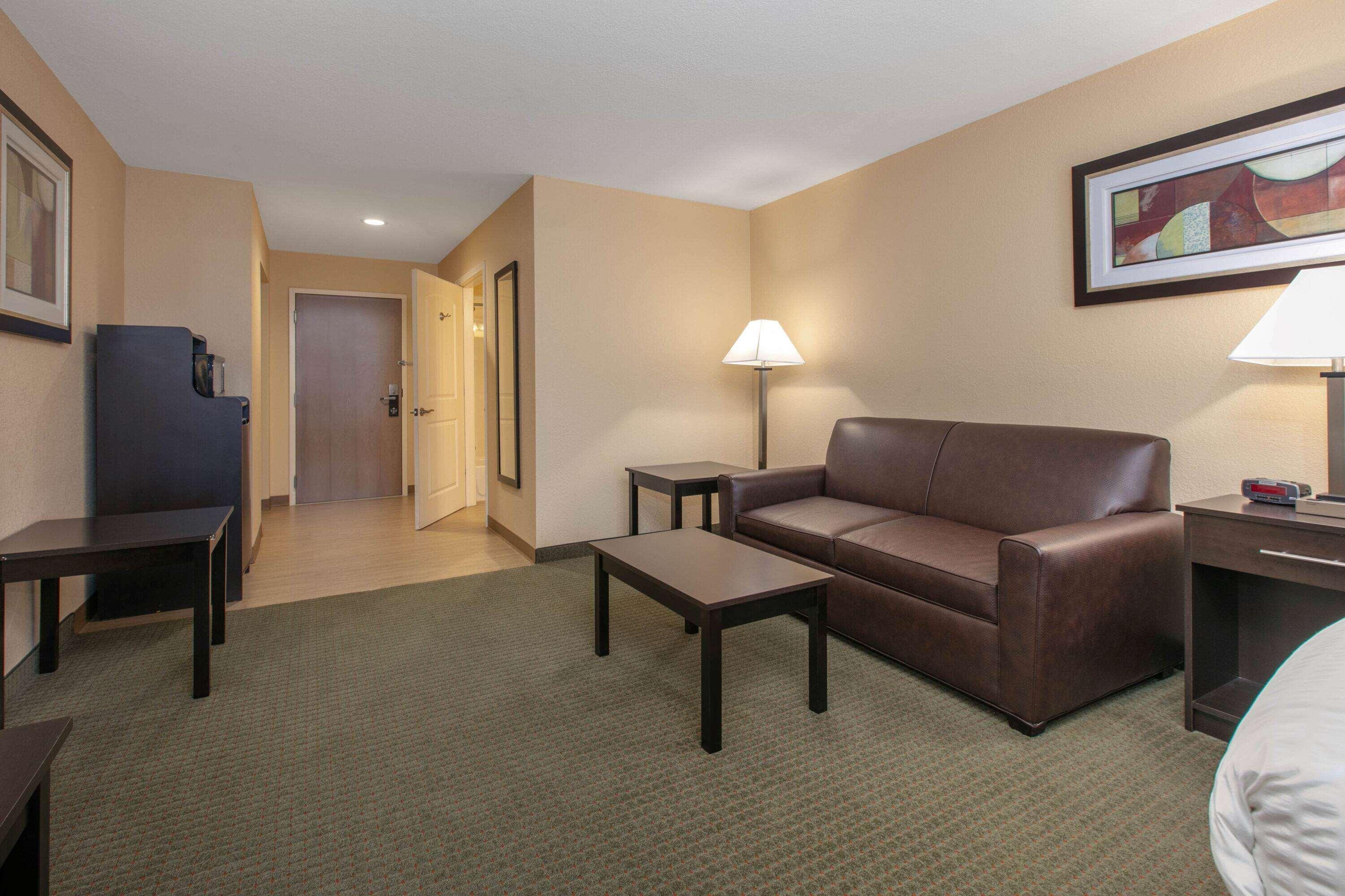 Days Inn & Suites By Wyndham Florence/Jackson Area מראה חיצוני תמונה